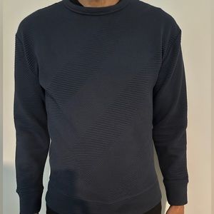 Long sleeve sweatshirt, slim fit, lightly worn with no defeats.